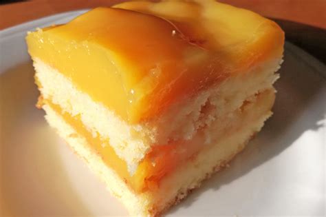 Damit der kuchen einen tollen intensiven orangengeschmack erhält. Blechkuchen mit Orangensaft - Rezept | GuteKueche.at