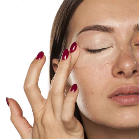 Best under eye concealer for mature skin 2021. This New Under-Eye Concealer Actually Makes Your Skin Look ...