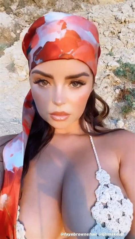 Know famedstar demi rose info such as her biography,wiki,body statistics,height,weight, measurements,hair color,eye color & more. Demi Rose Mawby Beautiful Huge Breasts | Hot Celebs Home