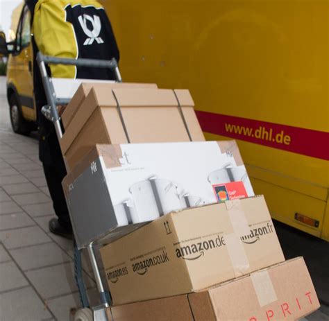 66 versand von dhl päckchen, dhl paketen und warenpost innerhalb deutschlands und international. DHL: Ärger um Päckchen und Pakete zu den Festtagen - WELT