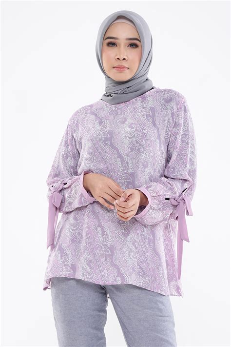 Cari harga dan promo terbaik untuk samping batik wanita diantara 1148 produk. √ 60+ Model Baju Batik Wanita Modern Kombinasi Terbaru 2020