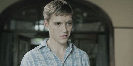 100% kostenlos online 3000+ serien. Deutschland 83 GIF by SundanceTV - Find & Share on GIPHY