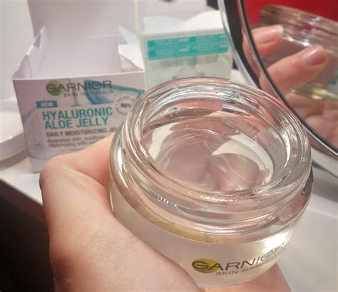 It has a light and pleasant jelly texture that is quickly absorbed and will not leave an unpleasant sticky feeling. Garnier Hyaluronic Aloe Jelly recenzija - Beauty Tract