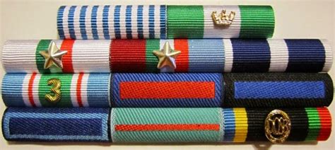L'arma dei carabinieri (dapprima corpo dei carabinieri reali e poi arma dei carabinieri reali) è una delle forze di polizia italiane, con competenza generale e in servizio permanente di pubblica sicurezza, facente parte contemporaneamente delle forze armate italiane, dal 2000 con il rango di forza armata. Medaglie & Nastrini: Nastrini ESERCITO - 03 Dic. 2014