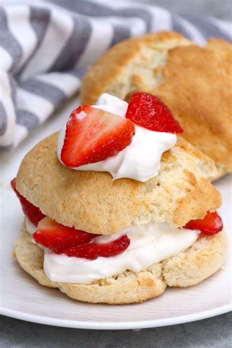 While the cake is baking, mix the prepared strawberries with 1/2 cup of sugar. Original Bisquick Shortcake Recipe For A 13 X 9 Pan ...