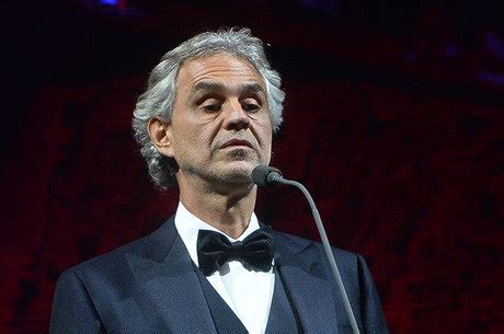 O espetáculo, acompanhado por uma orquestra de 70 músicos e por um. ANDREA BOCELLI CANTA EM COIMBRA