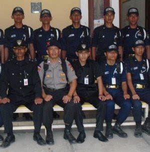 Membuat dan melaksanakan kebijakan moneter. Security Professional: Tentang Satpam