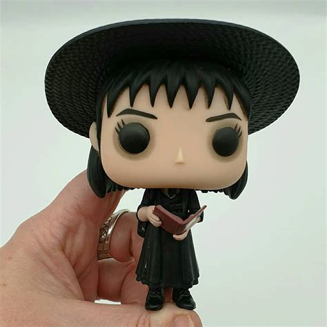 And i have to say, i love lydia deetz so much. Lydia Deetz!!! 🖤👻☠ . . . @regalosde #lydiadeetz #funko # ...