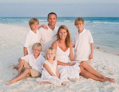 8 most beautiful outfit ideas for family beach pictures. Pin on Family beach picture ideas