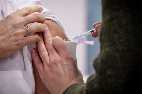 Klik dan hier voor meer informatie. Zorgmedewerker kan voorlopig geen vaccinatie afspreken ...