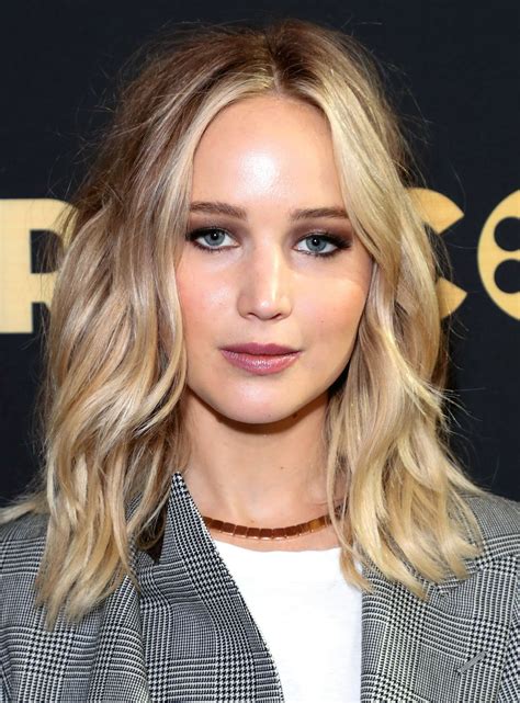 I am not associated with jennifer or her management. Jennifer Lawrence - Deadline Hollywood Presents The Contenders 2017 in LA