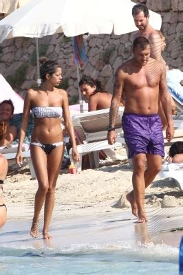 Últimas noticias de fabio galante. Vanessa Ravizza al mare con Bobo Vieri: foto | Isa e Chia