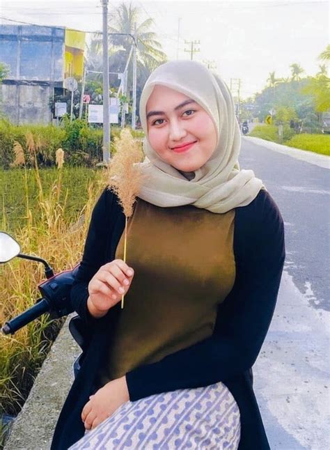 Maybe you would like to learn more about one of these? Pin di Hijab 2