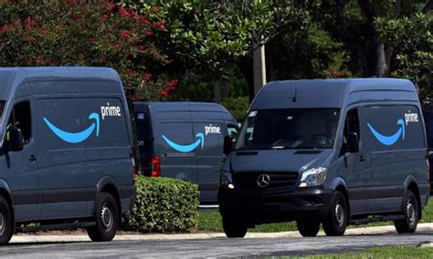 International delivery rates & times. Amazon Delivery Trucks are About to Get Bigger | Shipping ...