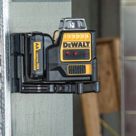 Dewalt dw089lr 12v 3 x 360 red beam line laser is great for various leveling and layout this unit is used for projecting bright crossing horizontal and vertical lines. 12V MAX* Compatible 2 x 360 Red Line Laser - DW0811LR | DEWALT