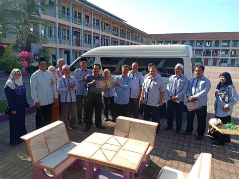 Smk bandar baru darulaman, sekolah kami sanjung tinggi, cinta kasih abadi kami, tetap segar sepanjang masa, disini ilmu dicari, disini segala dipelajari, kami tetapkan matlamat kami, kekal kualiti sepanjang hidup ini, smk bandar baru darulaman kami junjung kami hargai, jasa guru bakti. Perasmian Mesyuarat PIBG @ SMK Bandar Baru Darulaman ...