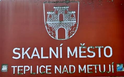 Miasto w malowniczej dolinie rzeki metuje, leżą pod bliskim grodem skalnym strzmen. tadyatam: Teplice nad Metuji