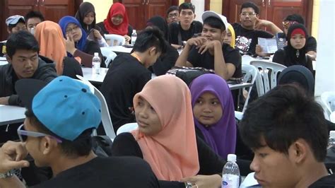 Ikuti perkembangan harian ketua pengarah jabatan pendidikan politeknik dan kolej komuniti melalui laman sosial facebook, instagram dan twitter. KEM FOTOGRAFI MULTIMEDIA Kolej Yayasan FELDA, Kelana Jaya ...