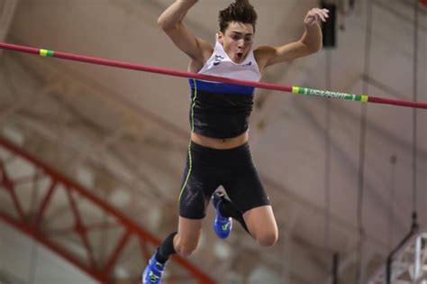 Le 4 mars, aux championnats du monde en salle de birmingham, il termine 8 e avec 5,70 m 12. Mondo Duplantis talks pole vault, World Championships in ...