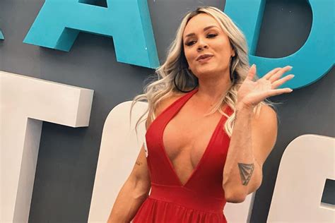 Então nós do vai e vem notícias trouxemos para você. Juju Salimeni surpreende com fotos de antes e depois