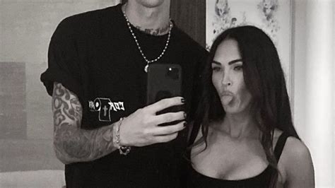 Just when pop culture fans thought the 2021 billboard music awards red carpet was closed, one on sunday, may 23, megan fox and machine gun kelly headed to the microsoft theater in los angeles. Már az Instagram szabályai szerint is hivatalos, hogy ...