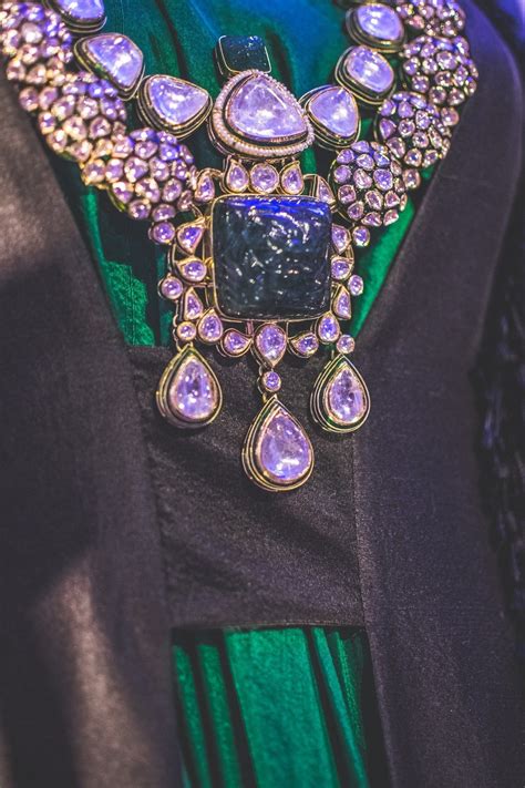 Anamika Khanna Couture'17 (With images) | Anamika khanna, Stylish jewelry, Jewelry design