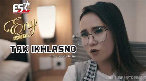 Berikut ini terjemahan lirik lagu tak ikhlasno (atau berarti ku ikhlaskan) dari happy asmara dalam bahasa indonesia.sepinya malam ini menggoda hati / yang masih teringat dirimu / kamu meninggalkanku dinginnya hawa ini / membawa sakit yang nyata / karena melihatmu menggandeng orang lain lirik lagu tak ikhlasno eny sagita - Lirik Lagu Terbaru