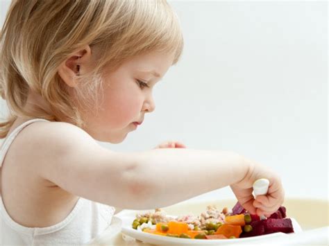 Non riesco a capire qualr sia il problema… appena la minestrina è un pò più densa non ne parliamo…la rimette proprio. Alimentazione bimbo - 18-24 mesi - Bimbi Sani e Belli