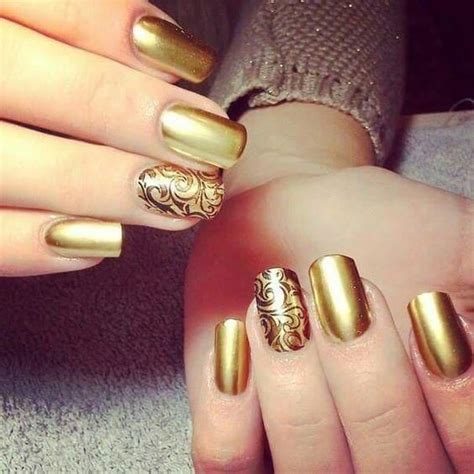 Uñas negras con dorado brillos. Unas Decoradas Color Dorado 5 | Uñas color dorado, Uñas ...