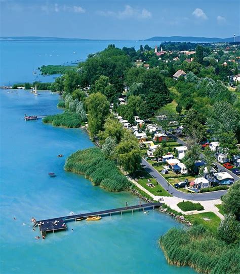 Daar hongarije geen zeekust heeft liggen de belangrijkste badplaatsen aan het meer. Balatontourist Naturist Camping Levendula FKK, Balatonmeer ...