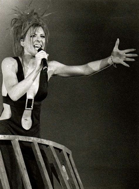 Livraison gratuite longue synthétique naturelle wave brun brun brun mixte cheveux perruques. Épinglé par Pinterest sur Mylène Farmer (avec images) | Farmer mylène, Chanteur, Toujours sourire