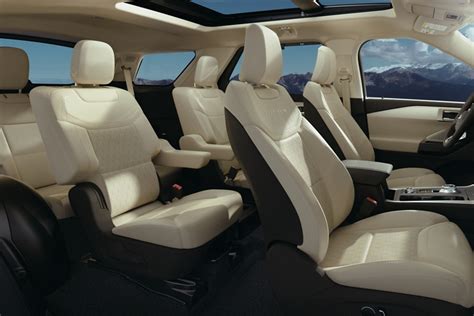 Higher cut concentrations own a set of captain's seating. 2020 Ford® Explorer SUV | Photos, Videos, Colors & 360 ...