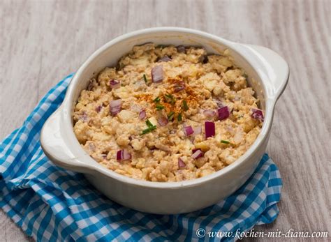 Obatzda, a flavorful german beer cheese dip, is a beer garden classic made with camembert cheese, butter, and beer! Obatzda - Kochen mit Diana