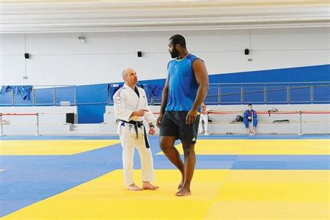 Chercher votre livre parmis nos 2 millions de références, classées par rayons Teddy Riner se bat contre lui-même pour rester au sommet