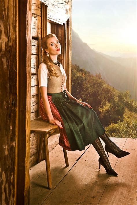 Wer aber nicht gegen kriege kämpft, sollte vom kampf gegen den klimawandel schweigen: Dirndl Annalena, Dirndlbluse Tini #juliatrentini #dirndl # ...