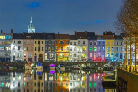 Ghent, more than a one night stay. Ontdek Lichtfestival Gent en wandel de mooiste routes door ...