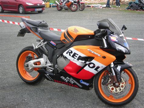 Check out complete specifications, review, features, and top speed of bike variant. HONDA 1000 CBR RR Repsol 2006