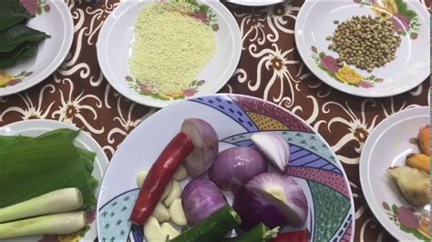 Jeroan ditaruh dalam perut ayam. AYAM MASAK INGKUNG (JAWA SELANGOR) - YouTube