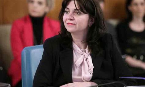 Ministerului educației, culturii şi cercetării, aprobat prin hotărârea guvernului nr.691/2017 organul competent va efectua anchetă de serviciu şi va aplica sancțiunea disciplinară cu informarea obligatorie a ministerului educației, culturii și cercetării. Ministerul Educatiei, anunt de ultima ora pentru parinti ...