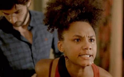 Insatisfeita com as maminhas, atriz pondera fazer uma operação estética. Amor de Mãe: Camila fica na pior com morte devastadora ...