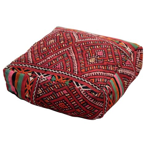 Habiba specialises in weaving zemmour rugs. Vintage Moroccan pouf made from a Zemmour rug by Berber Tribe For Sale at 1stdibs