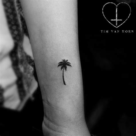 This type of tattoo is more like a tribal palm tree. Pin by mor feldman on tattoos (With images) | Small henna ...