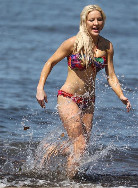 Donde y cuando nació brynne edelsten? Brynne Edelsten enjoys a hearty meal beach side before ...