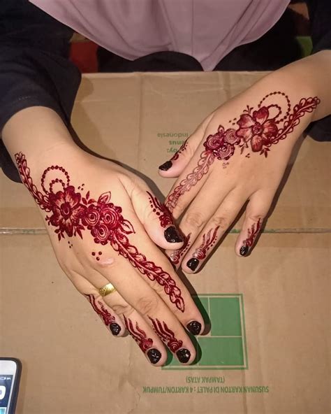 Itu loh yang biasa digunakan wanita di pergelangan tangannya. √ 60+ Gambar Motif Henna Pengantin: Tangan dan Kaki yang ...