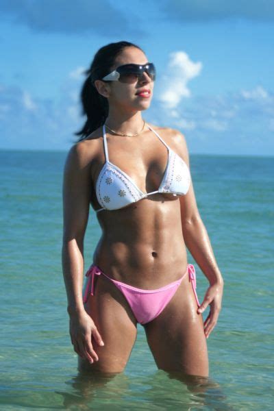 So take a look at the gallery below, where a couple extra camel toe pictures hot off the presses have been added for your update: Camel Toe Latina Miami | Camel Toe tight Yoga pants tight ...