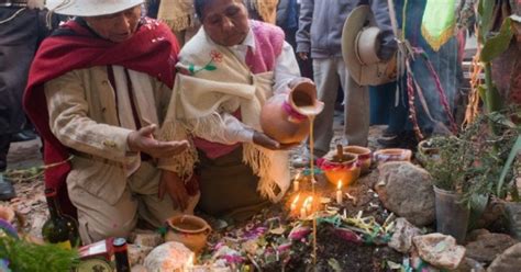 Es todo ello en su conjunto. Día de la Pachamama y récord de ventas de la caña con ruda ...