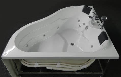 Alibaba.com offers 1,450 two person corner whirlpool tub products. Corner JETTED BATHTUB 2 PERSON. B248 - Best Shower Room