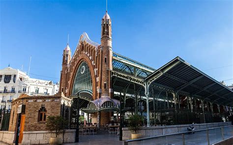 Are there any historical sites close to nh ciudad de valencia? Valencia: ciudad de chufas, horchata y muchos lugares que ver