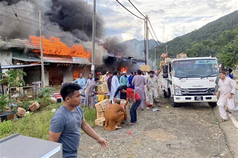 0 ratings0% found this document useful (0 votes). (VIDEO) 5 Kedai Hangus Terbakar Di Telupid | Sabah Post