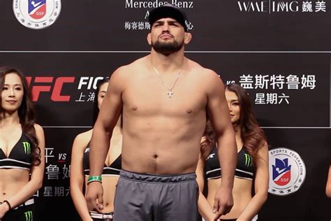 Kelvin gastelum sub wins 4 decisions wins 5 рост 175 см размах рук 180 см вес 83 кг возраст 28 ufc №7 средний вес борьба, бокс, бжж. Kelvin Gastelum Met With Backlash After Dissing Tyron Woodley